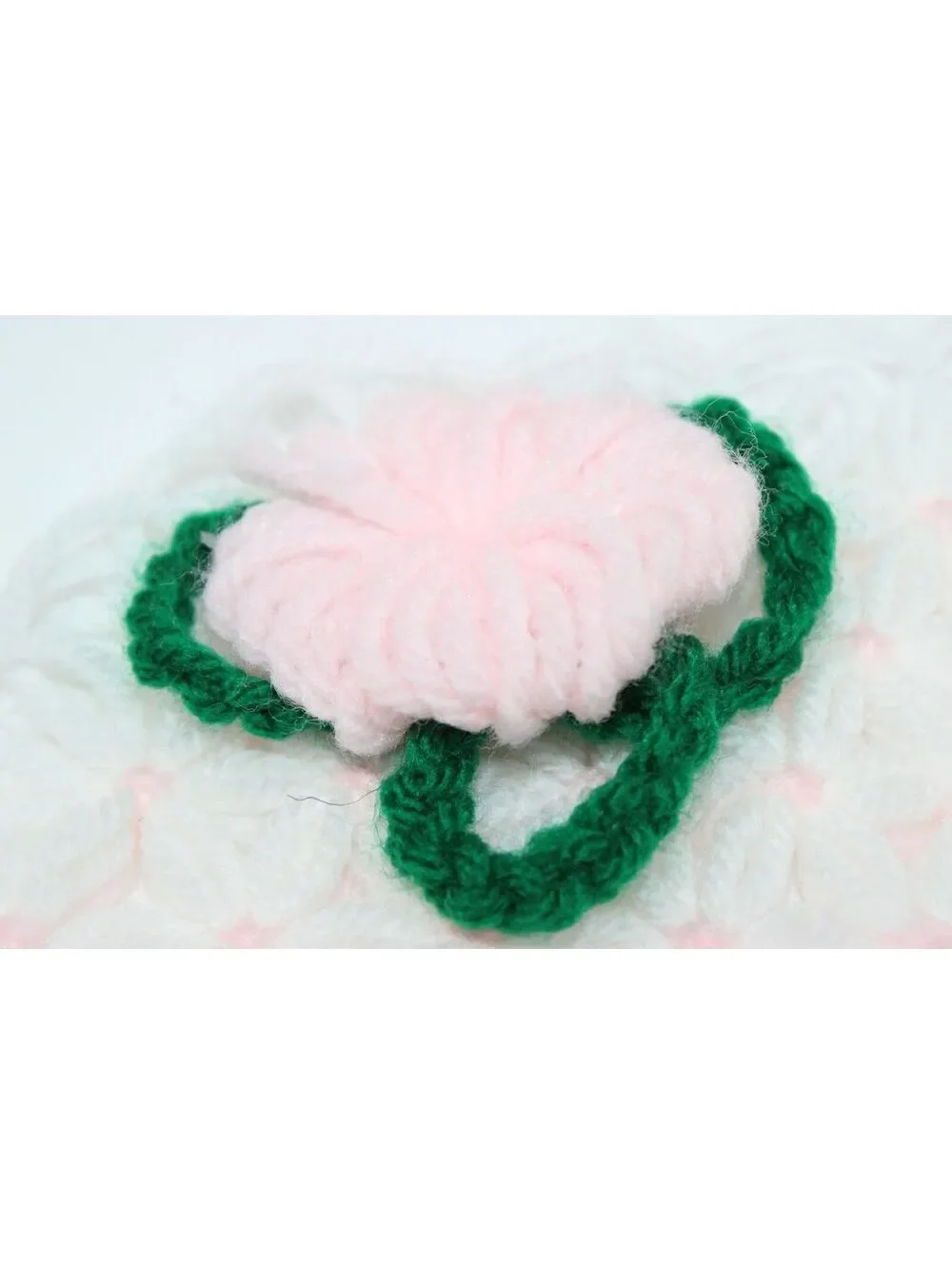 Vintage 1970s Handmade Crochet Pink White Daisy Loop-Stitch Table Dining Mat 2